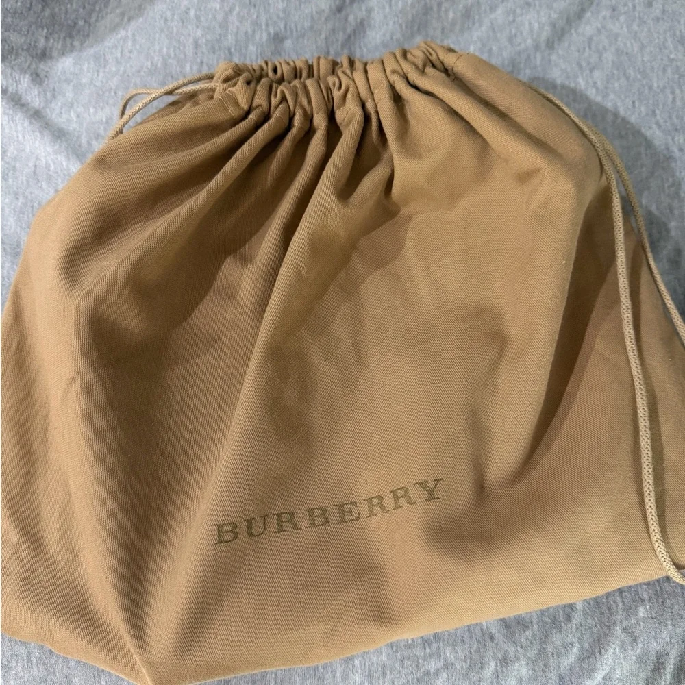 Burberry Macken Leather Crossbody Bag - Picture 7 of 7